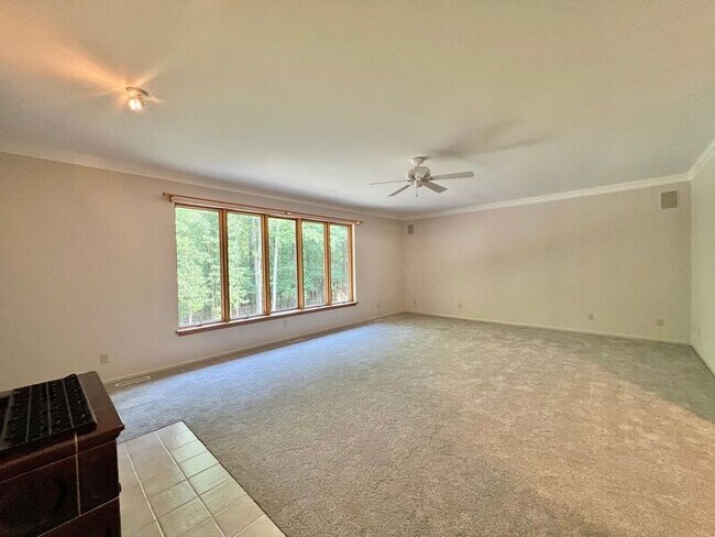 Building Photo - 3005 Hickory Tree Pl