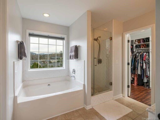 Building Photo - 47 Stone River Dr