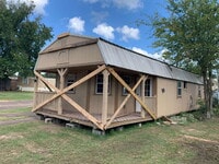 Building Photo - Cozy 800 Sq Ft Retreat: Your 1-Bedroom Oas...