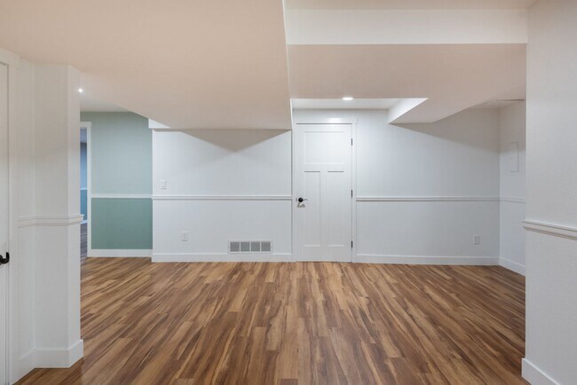 Building Photo - 5 Bedroom 2.5 Bath Retreat in Prime Arvada...