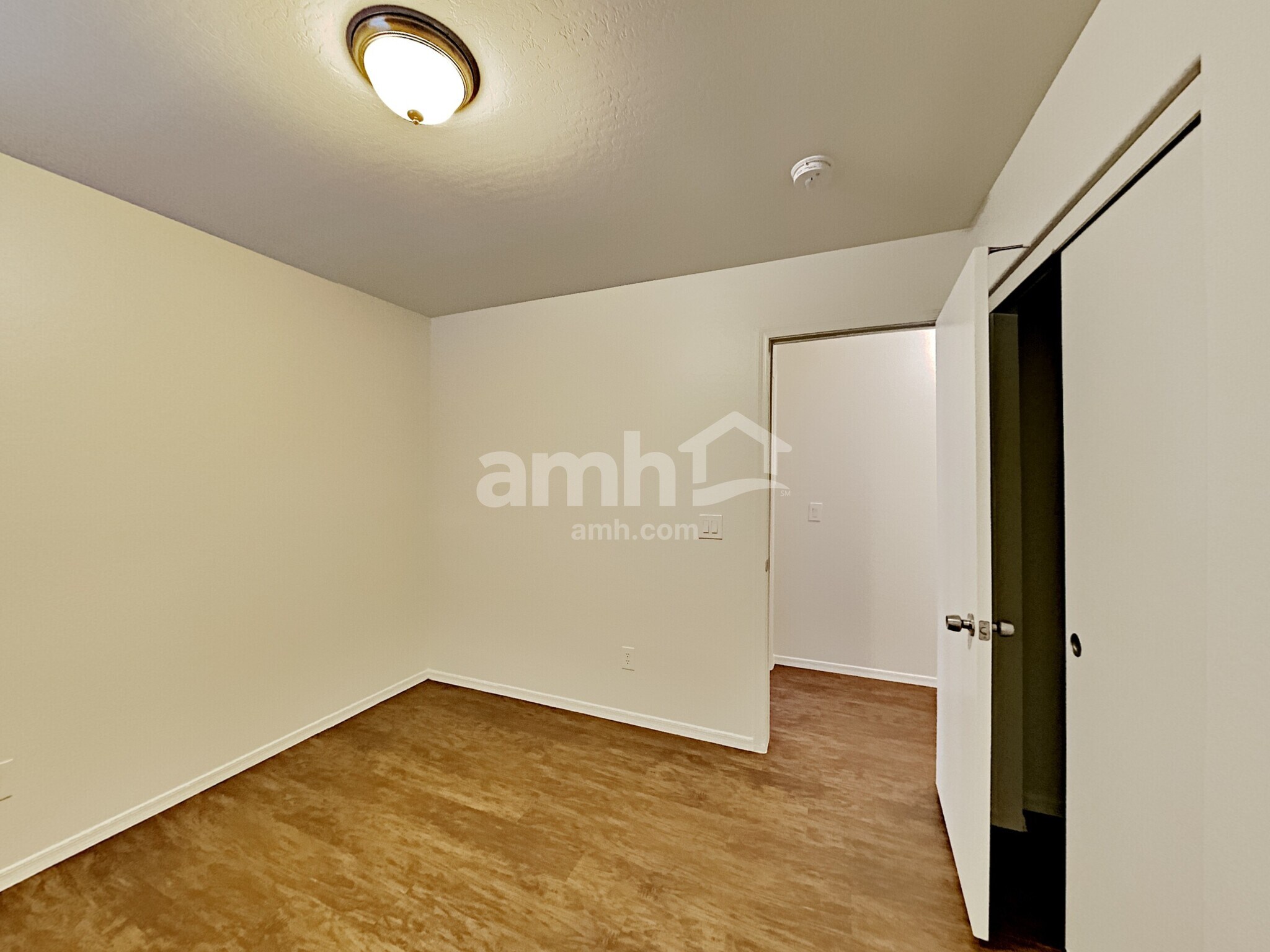 Building Photo - 16043 W Vogel Ave