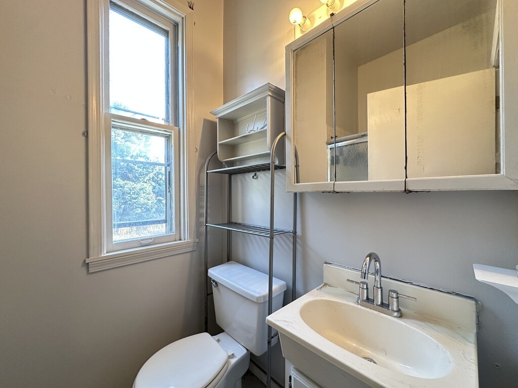 Building Photo - 2341 N Leavitt St