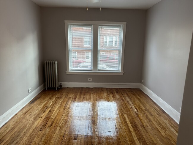 Building Photo - 4054 W Dickens Ave