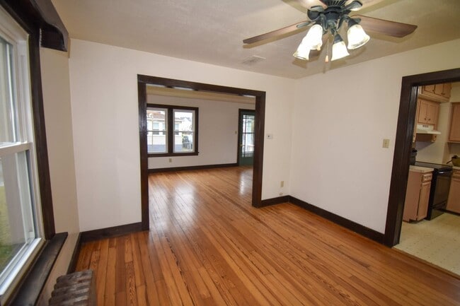 Building Photo - Spacious Three Bedroom House in Mill Hall!