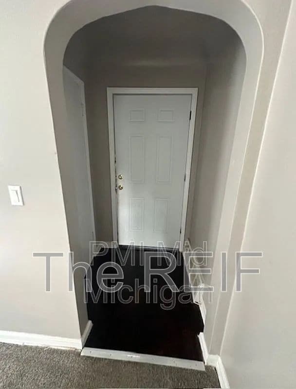 Building Photo - 813 Alvord Ave