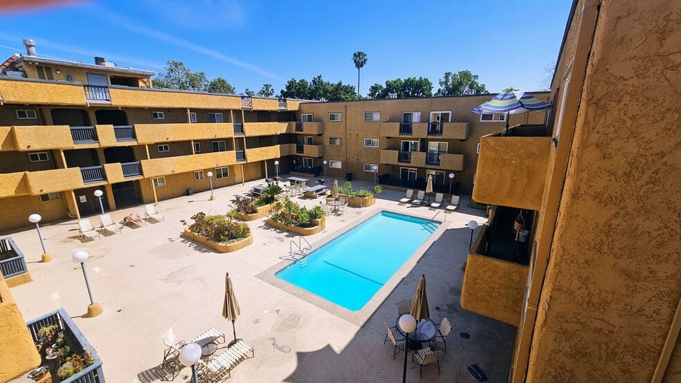 Building Photo - 355 S Madison Ave