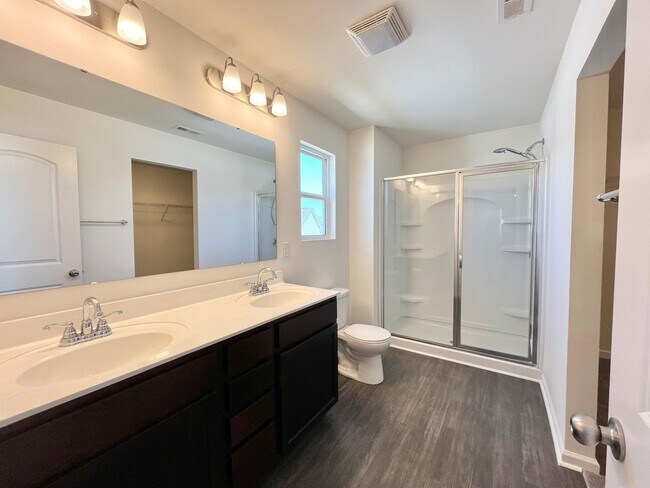 Building Photo - 823 Georgia Oak Ln