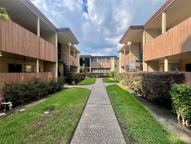 Building Photo - 7714 Renwick Dr