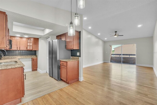 Building Photo - 5235 Vineland Rd