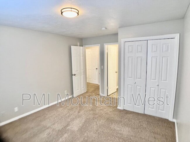 Building Photo - 567 N 200 E