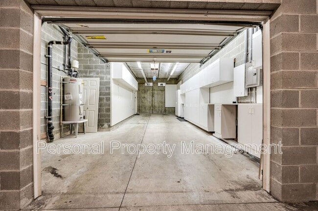 Building Photo - 112 W 24th St