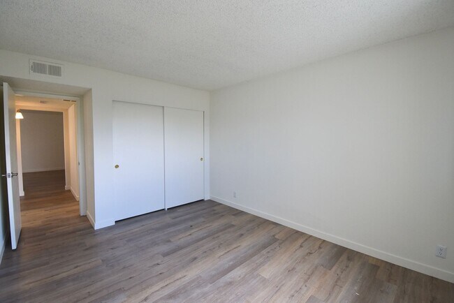 Building Photo - 17122 Chatsworth St