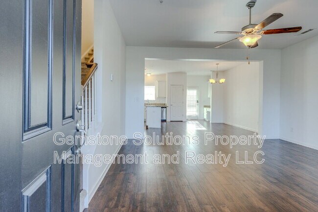 Building Photo - 304 Oldbury Ln