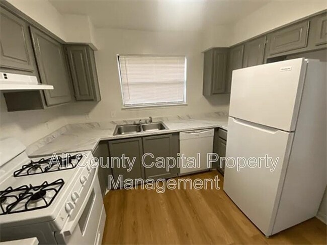 Building Photo - 829 Ken St