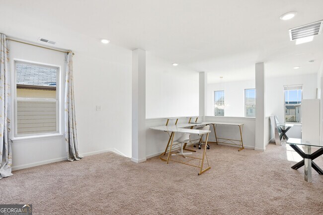 Building Photo - 341 Emporia Loop