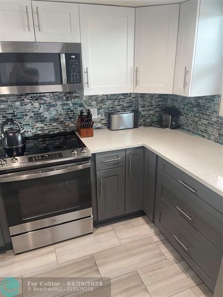 Building Photo - 111 Royal Pk Dr