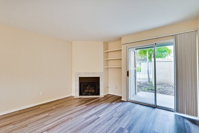 Building Photo - Cute One Bedroom Condo with Central AC and Heat.