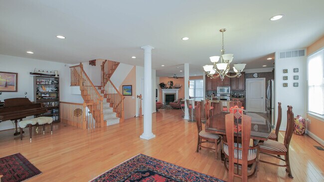 Building Photo - 229 8th St S