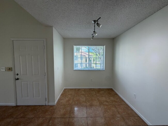 Building Photo - End unit with private side entrance!