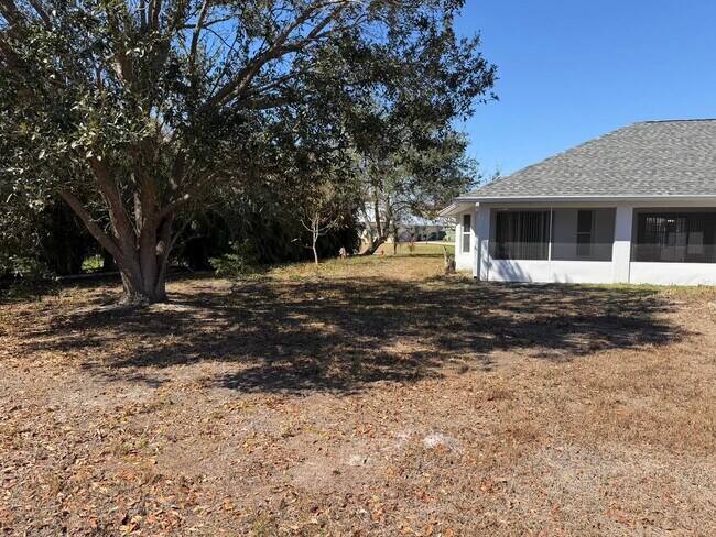 Building Photo - 137 SW Meade Cir