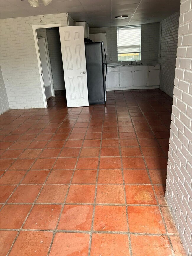 Building Photo - 1627 FM351