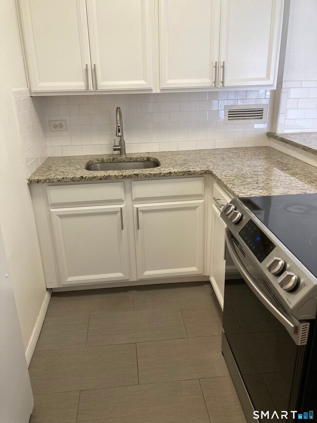 Building Photo - 87 Glenbrook Rd