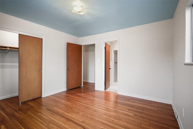 Building Photo - 904 Neans Dr