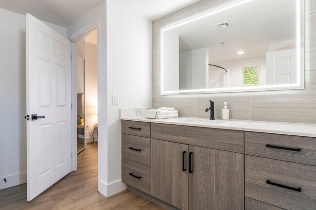 Building Photo - 14201 N 70th Way