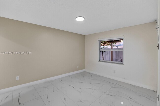 Building Photo - 2141 W 53rd St