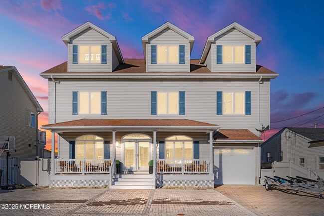 Building Photo - 3456 E Thistle Ave