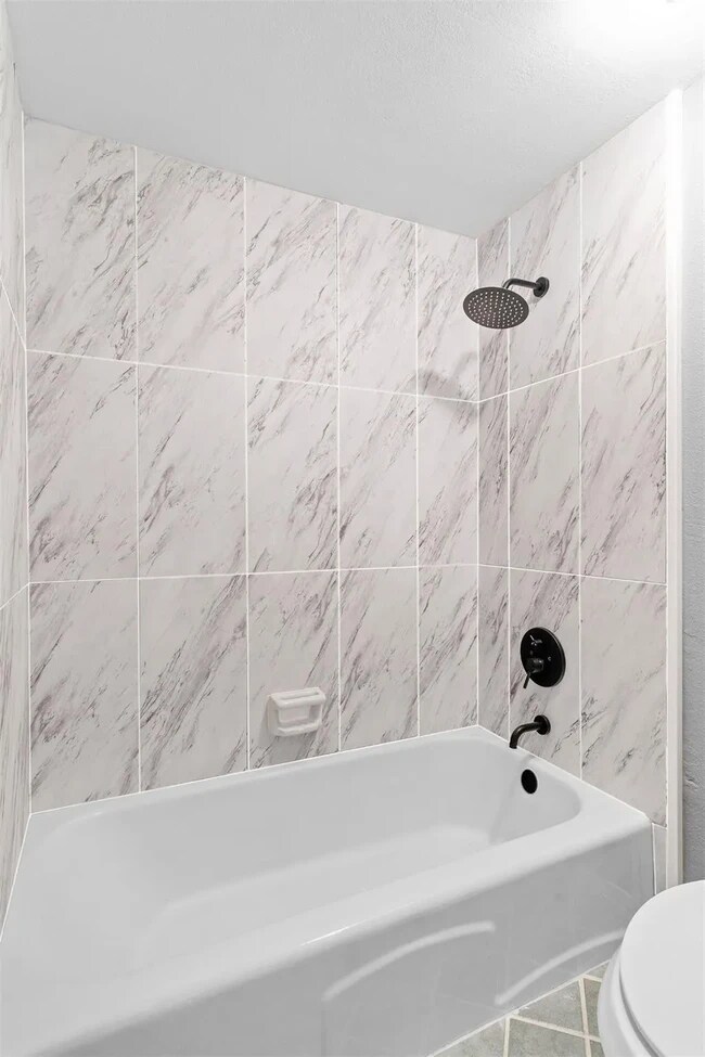 Building Photo - 15920 Archwood Ln