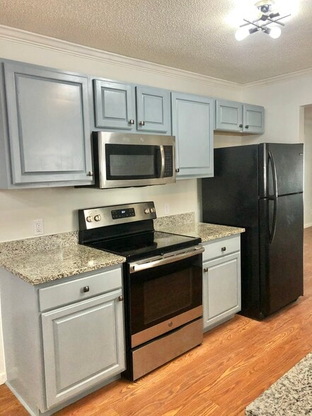 Kitchen - 1015 Coleman St SW