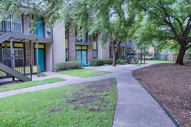 Building Photo - 7685 Northcross Dr