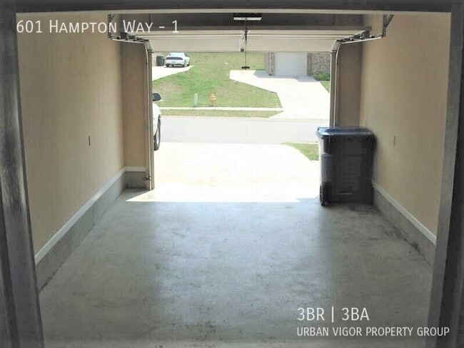 Building Photo - 601 Hampton Way