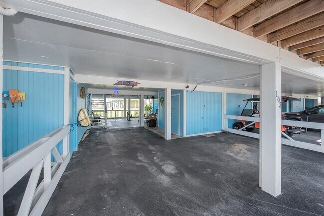 Building Photo - 103 Jean Lafitte Cove