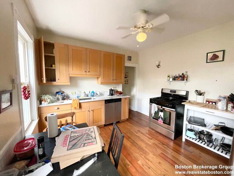 Primary Photo - 26 Taft St