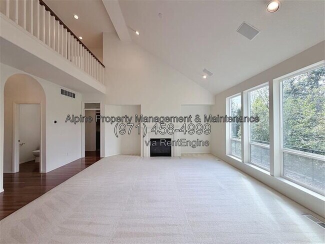 Building Photo - 4143 NW Meisner Dr