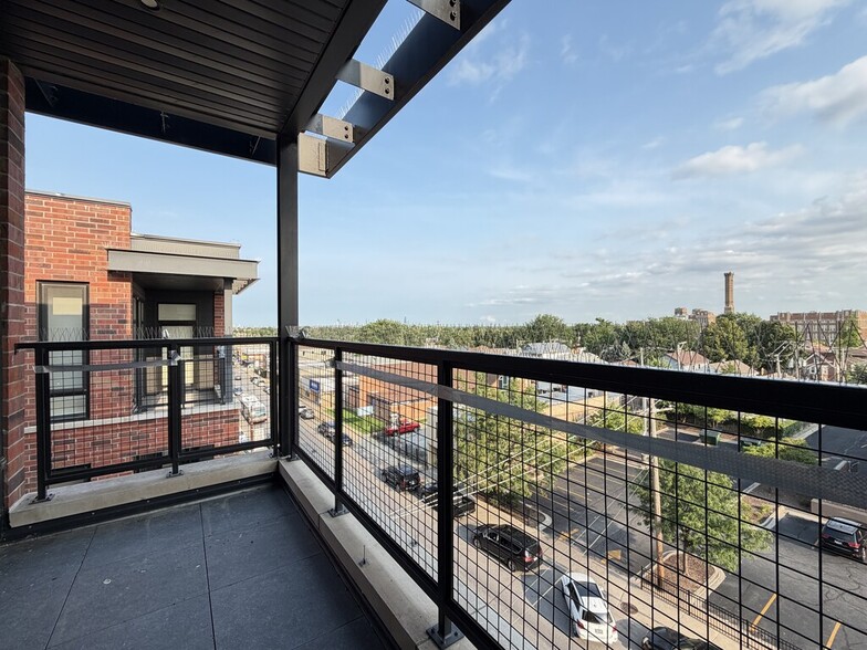 Building Photo - 3207 N Narragansett Ave