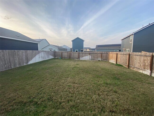 Building Photo - 385 Amber Gln