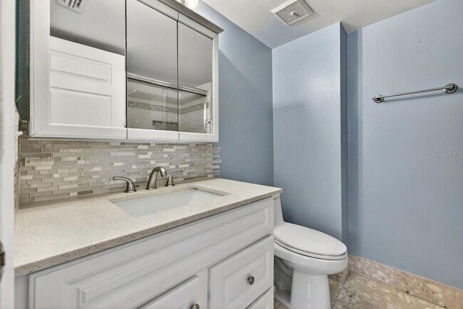 Building Photo - 1750 Harbor Pl