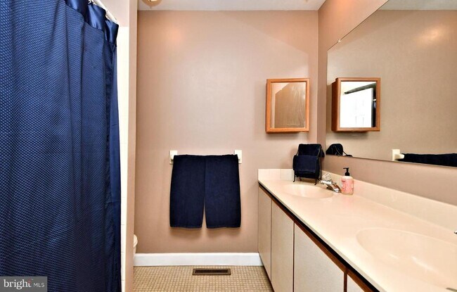 Building Photo - 800 Beacon Ct