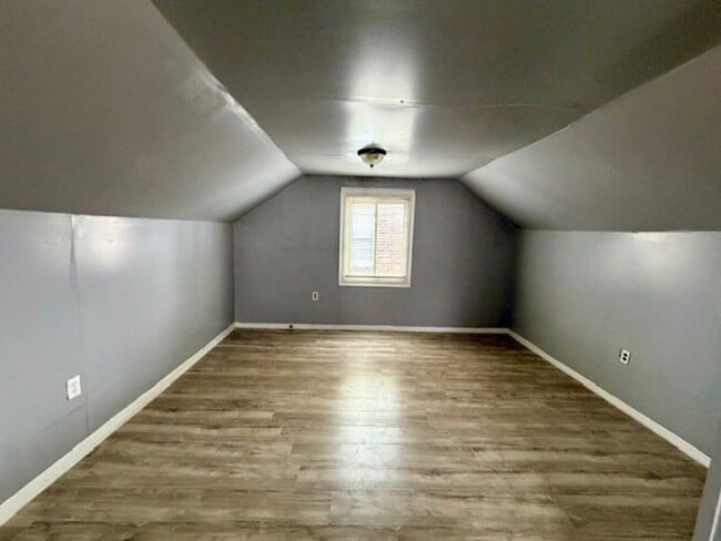 Building Photo - 3-Bedroom Section 8 Welcome