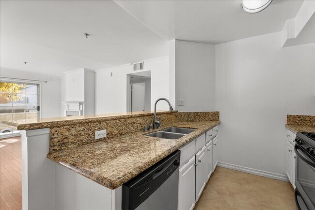 Building Photo - Bright 3-Bedroom Condo with Balcony and Fireplace in Prime Sherman Oaks