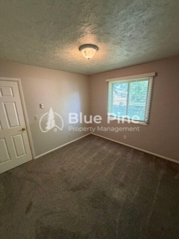 Building Photo - 648 Buckboard Ln