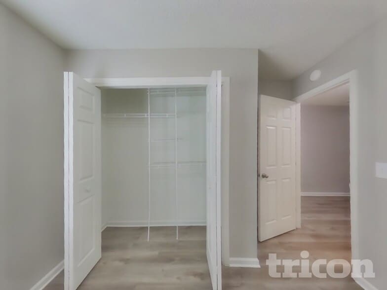 Building Photo - 8256 Creek Hollow Ct