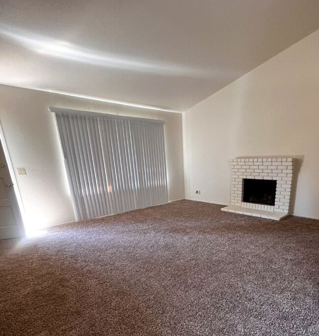 Building Photo - MOVE IN SPECIAL $500 off of first months rent!!