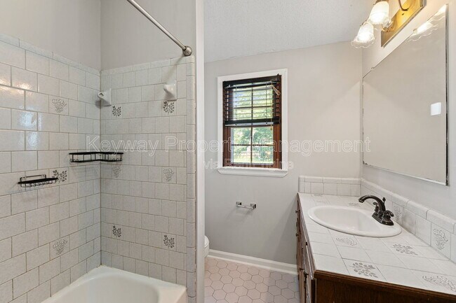 Building Photo - 255 Silver Maple Rd