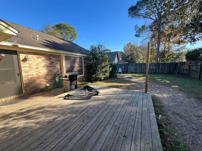 Building Photo - Pensacola - Windermere - 3 Bedroom, 2 Bath...