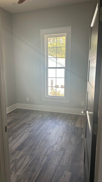 bedroom - 754 N Wood Ave