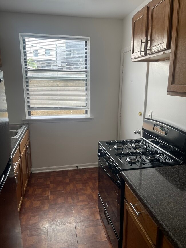 Building Photo - 3217 W Diversey Ave